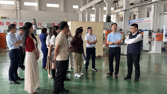 参观生产车间 &middot; 邓总、张副总陪同讲解